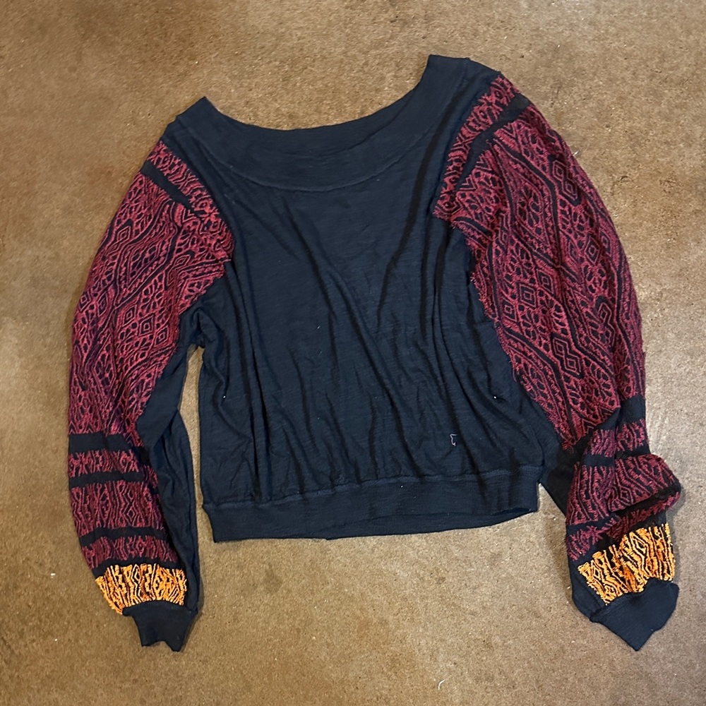 ❌❌SOLD❌❌Free People Black & Red Patterned Long Sleeve Top - Small